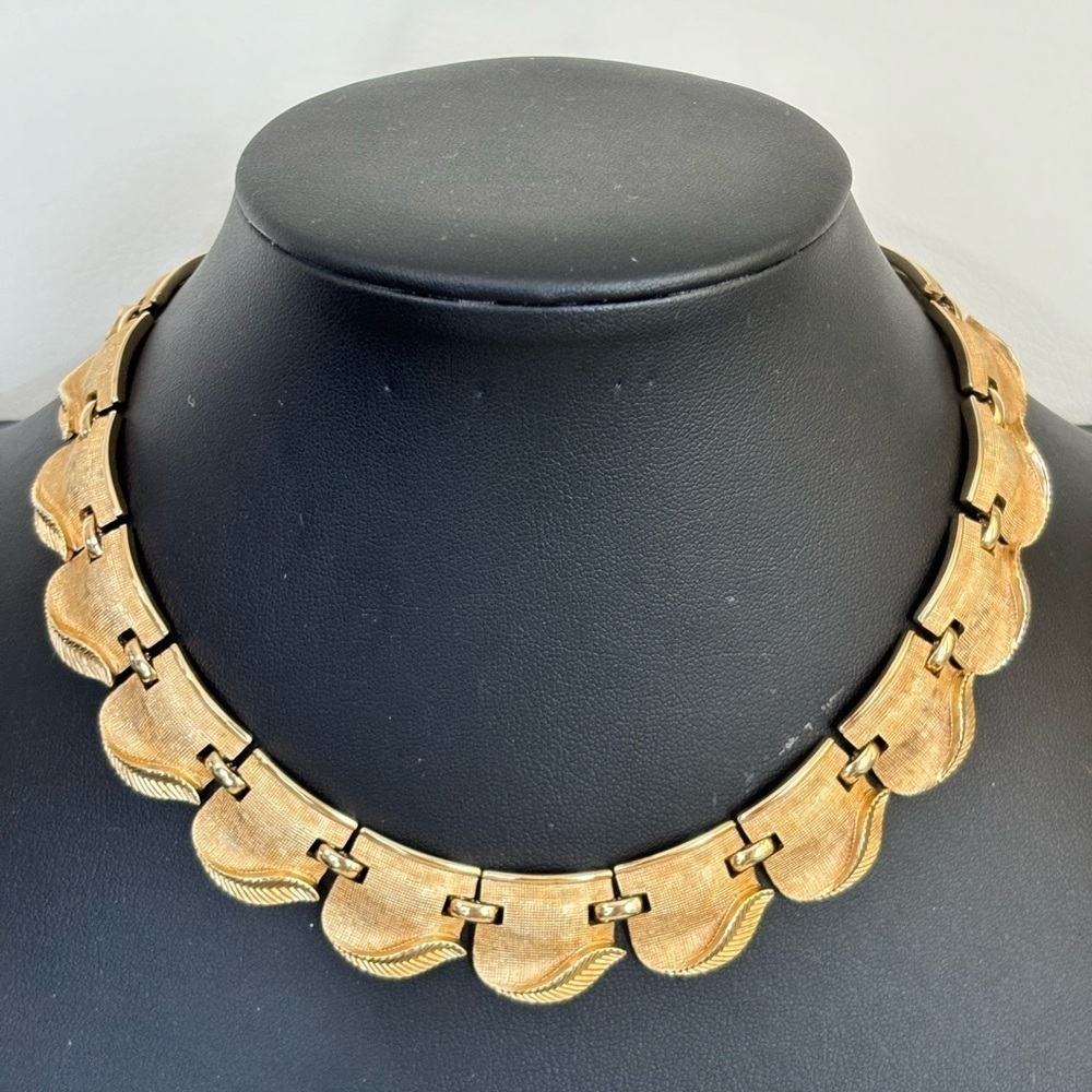 Trifari vintage brushed matte gold necklace